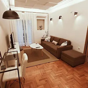 Think Home, Exploring The Center Of Διαμέρισμα